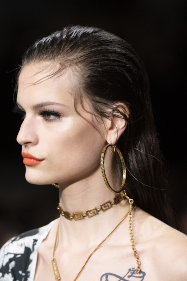 اسبوع الموضة في ميلان 2019 عرض أزياء VERSACE لربيع وصيف 2020