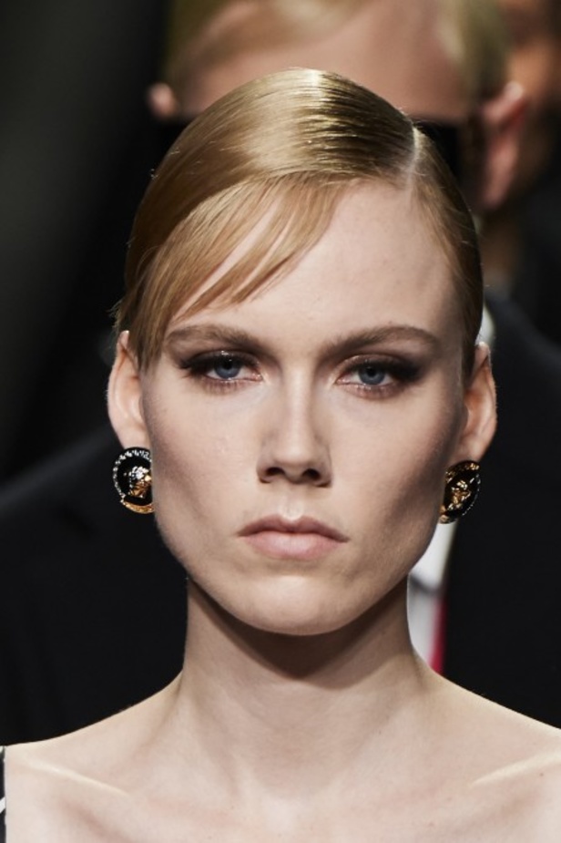 مجموعة فيرساتشي VERSACE لخريف وشتاء 2020-2021