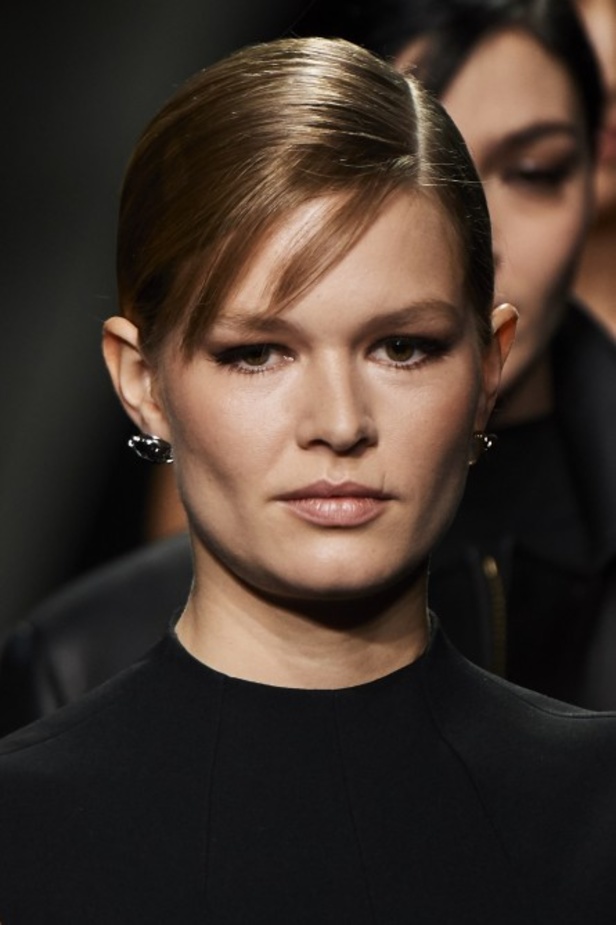 مجموعة فيرساتشي VERSACE لخريف وشتاء 2020-2021