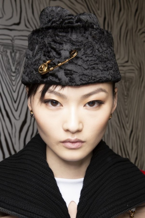 مجموعة فيرساتشي VERSACE لخريف وشتاء 2020-2021