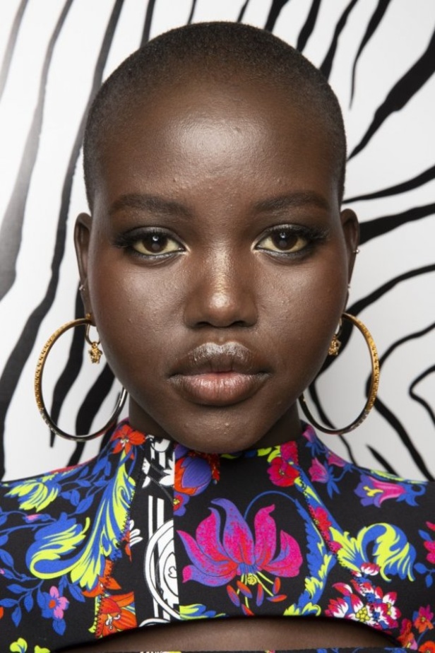 مجموعة فيرساتشي VERSACE لخريف وشتاء 2020-2021