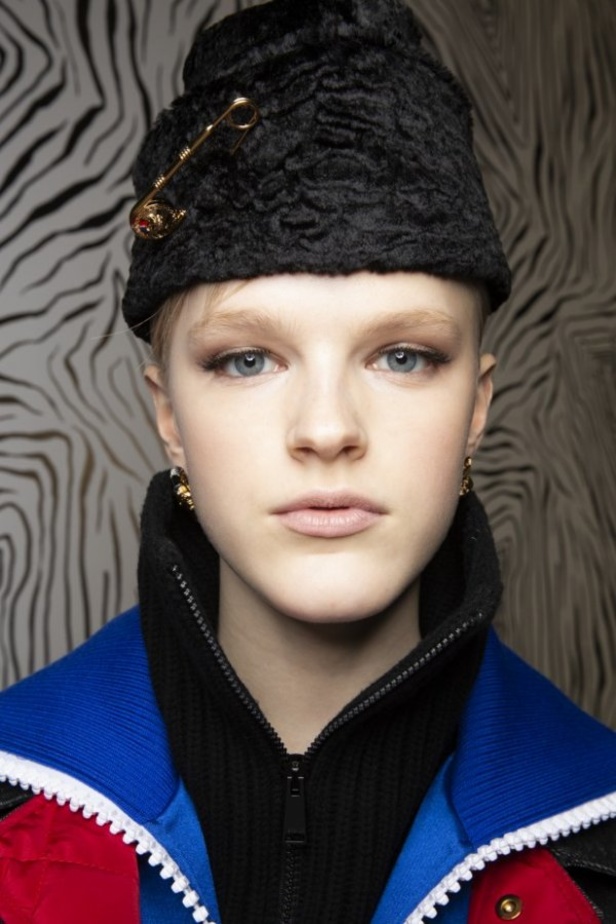 مجموعة فيرساتشي VERSACE لخريف وشتاء 2020-2021