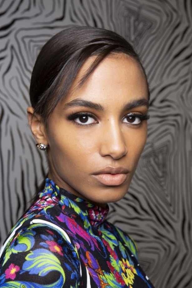 مجموعة فيرساتشي VERSACE لخريف وشتاء 2020-2021