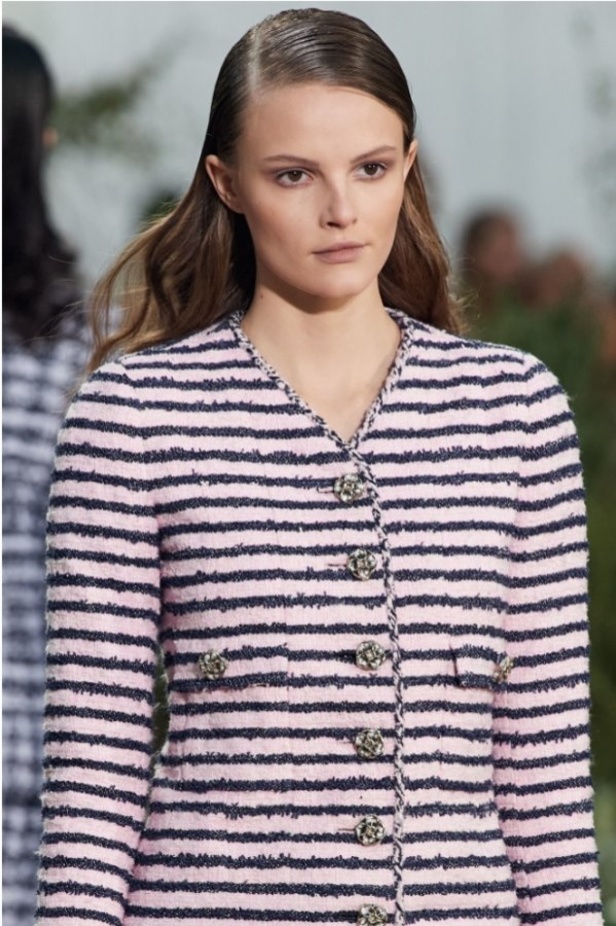 الأسود والأبيض.. عنوان مجموعة Chanel  من الألبسة الفاخرة لربيع وصيف 2020