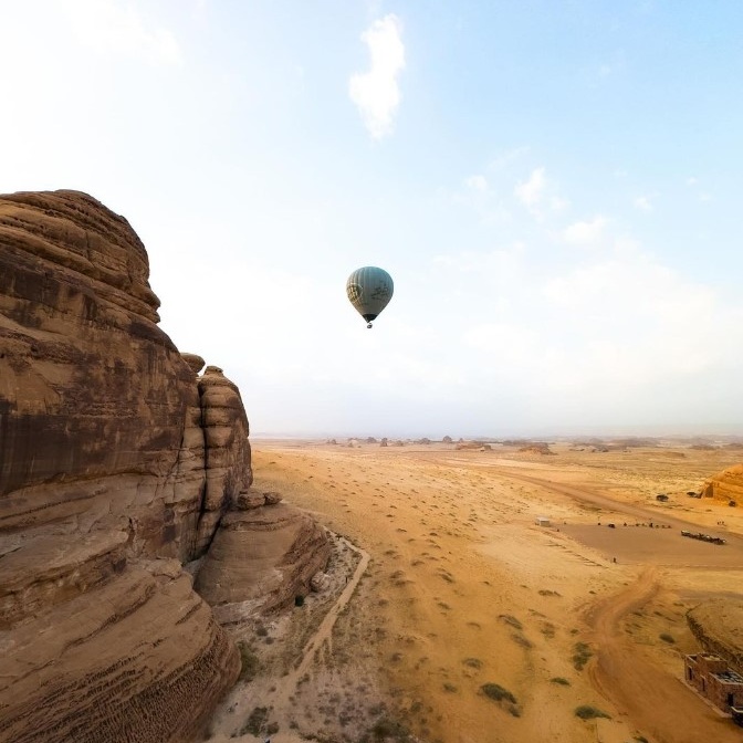 مناطيد العلا في حلة جديدة..  متعة بصرية لا مثيل لها للمغامرين