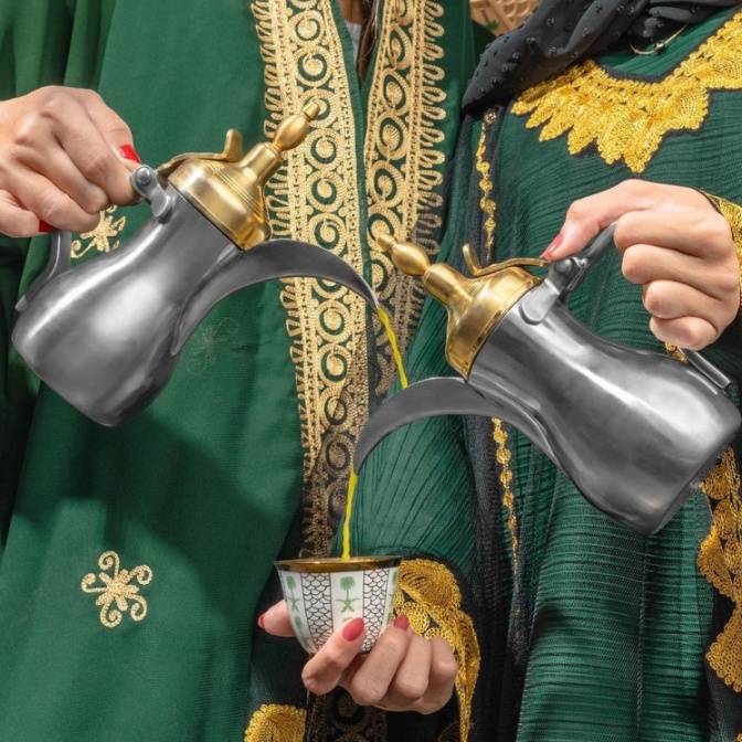 الضيافة السعودية بنكهة أصيلة.. إليك مطاعم ومقاهي أبدعت في تقديم القهوة السعودية