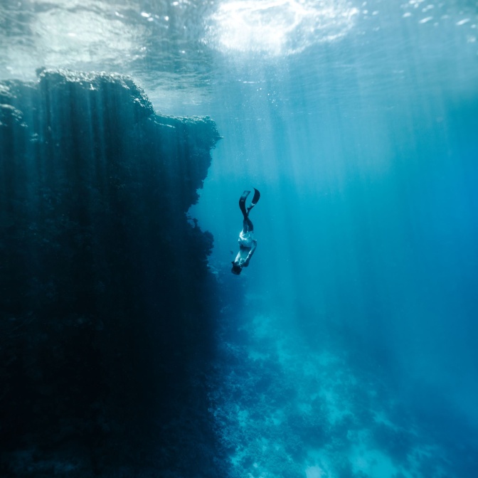 دليلك لرحلة سياحية خيالية على ساحل البحر الأحمر الخلاب في المملكة
