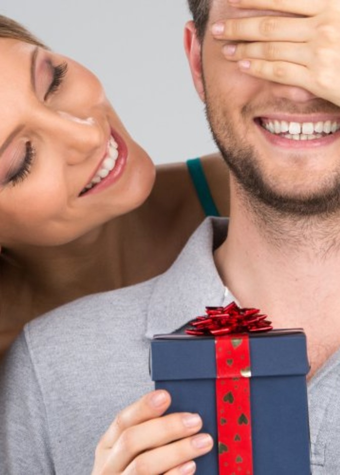 يمكن اهداء العروس مستحضرات تجميل