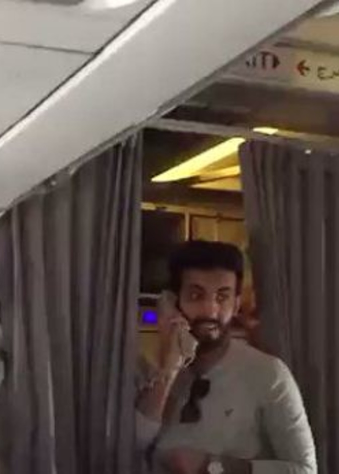 بالفيديو شاب سعودي يتحدى التأتأة