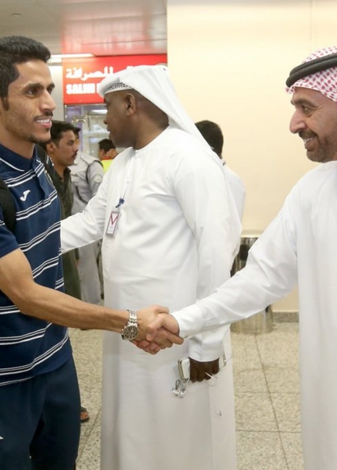 وصول فريق التعاون السعودي مطار الشارقة