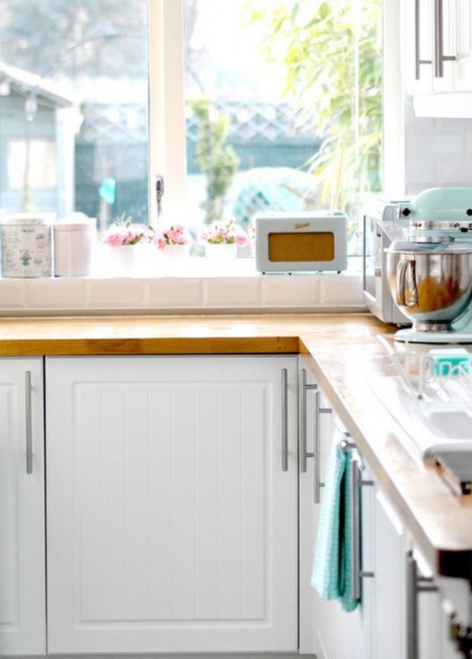 الورد مثالي في مطابخ ألوان الباستيل