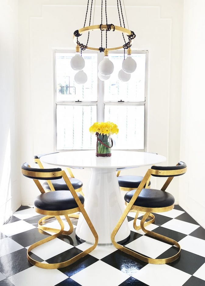 تصميم الأرضية الكلاسيكي يذكرنا بالمنازل العربية القديمة