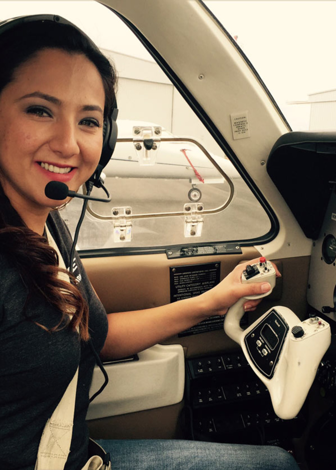 فتاة أفغانية تبدأ رحلة طيران منفردة حول العالم