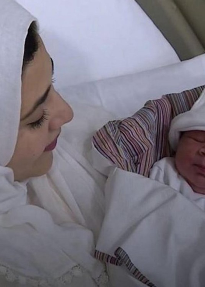 الأم أنجبت صبيا على ارتفاع 35 ألف قدم