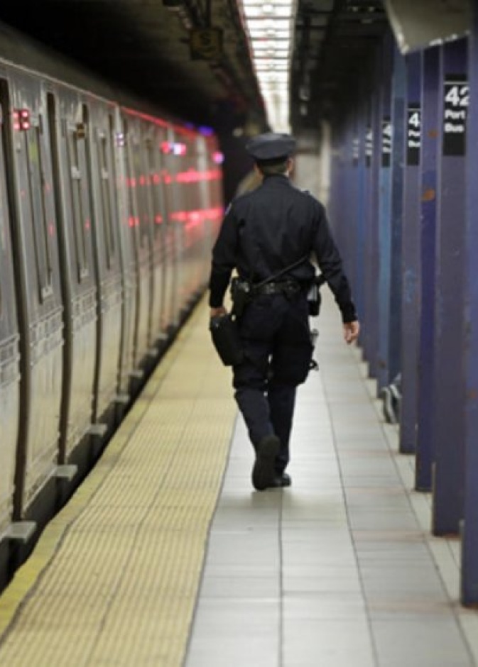 إنقاذ فتاة حاولت الانتحار أمام القطار