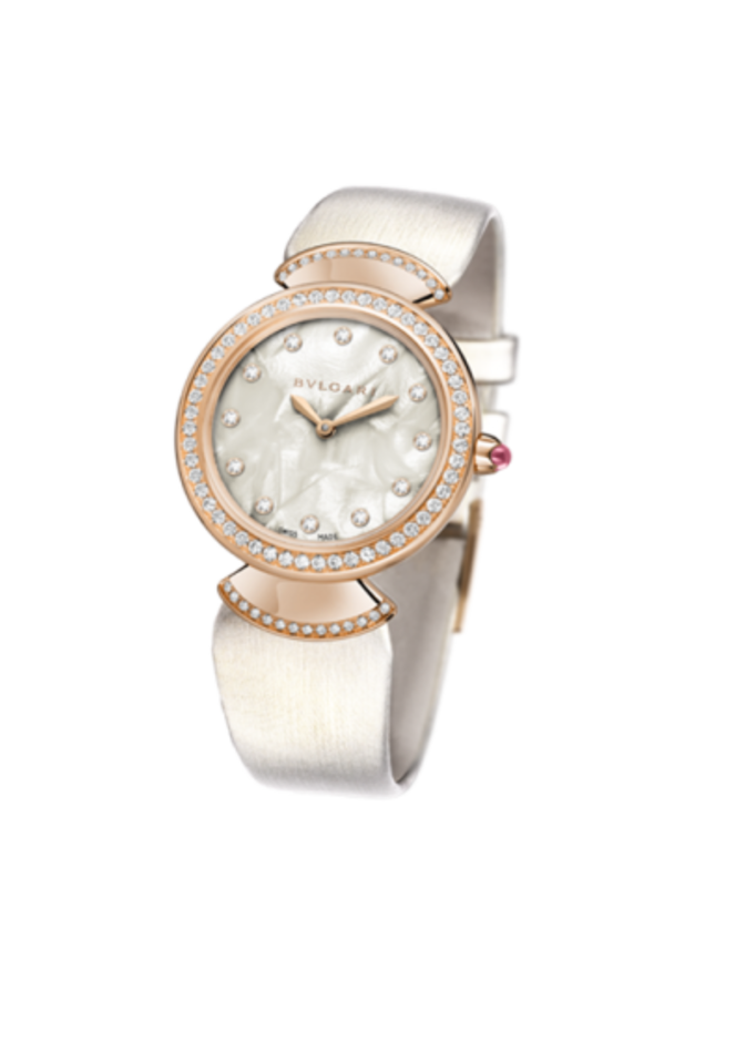 ساعة أنيقة باللون الأبيض من بلغاري مع الماس