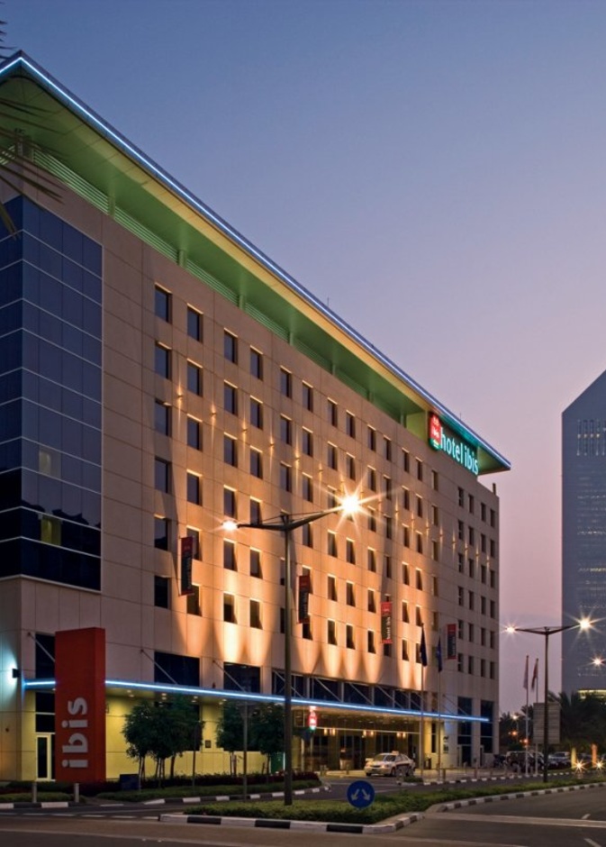 فندق إيبيس مركز التجاري العالمي يوجد في مركز التجارة العالمي في دبي