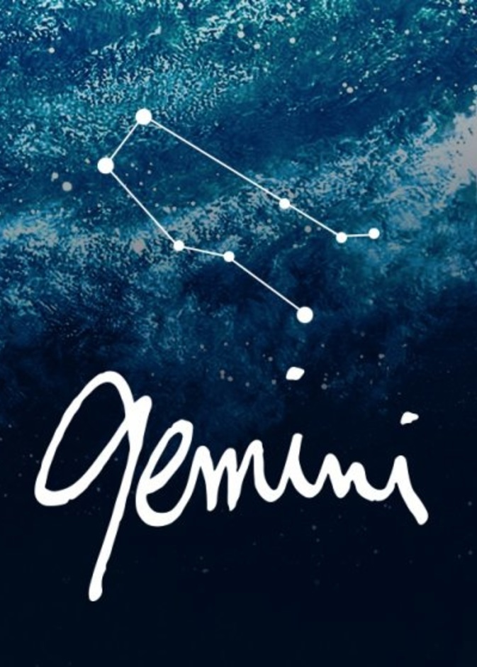 يهوى مولود الجوزاء الموسيقى، القراءة، الدردشة، والقيام برحلات قصيرة