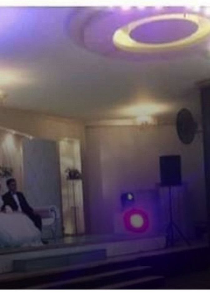 العريس اثناء حضوره المباراة