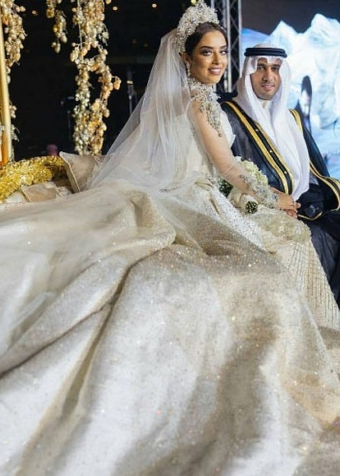 نيكول سابا بالطرحة