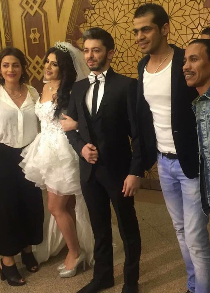 الفنانة وفاء قمر خلال حفل زفافها على الفنان هيثم محمد.