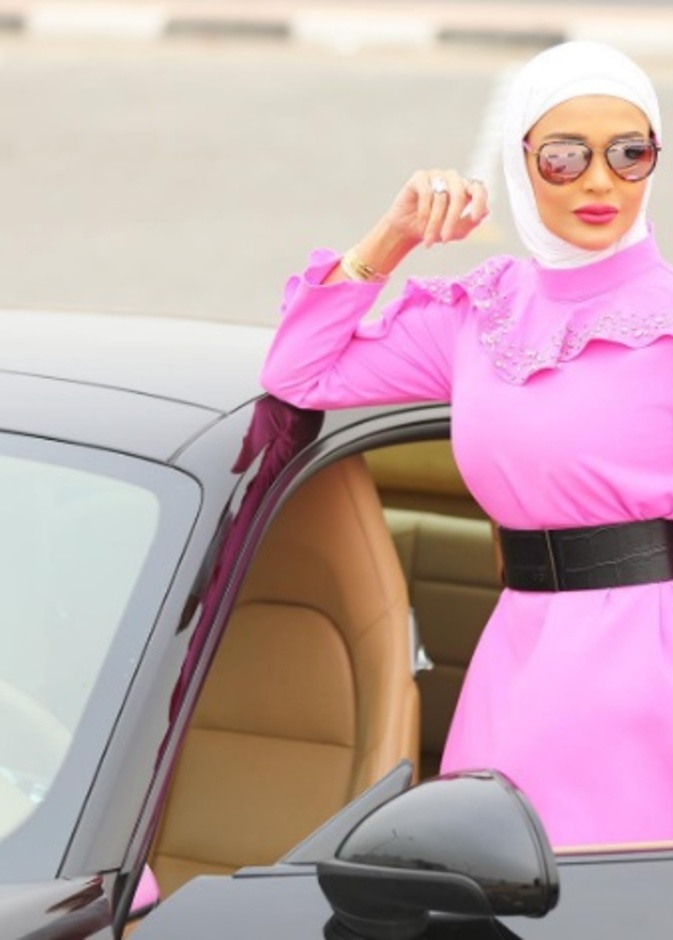 اجمل اطلالات المحجبات في البلوزه الوردية مع مرمر