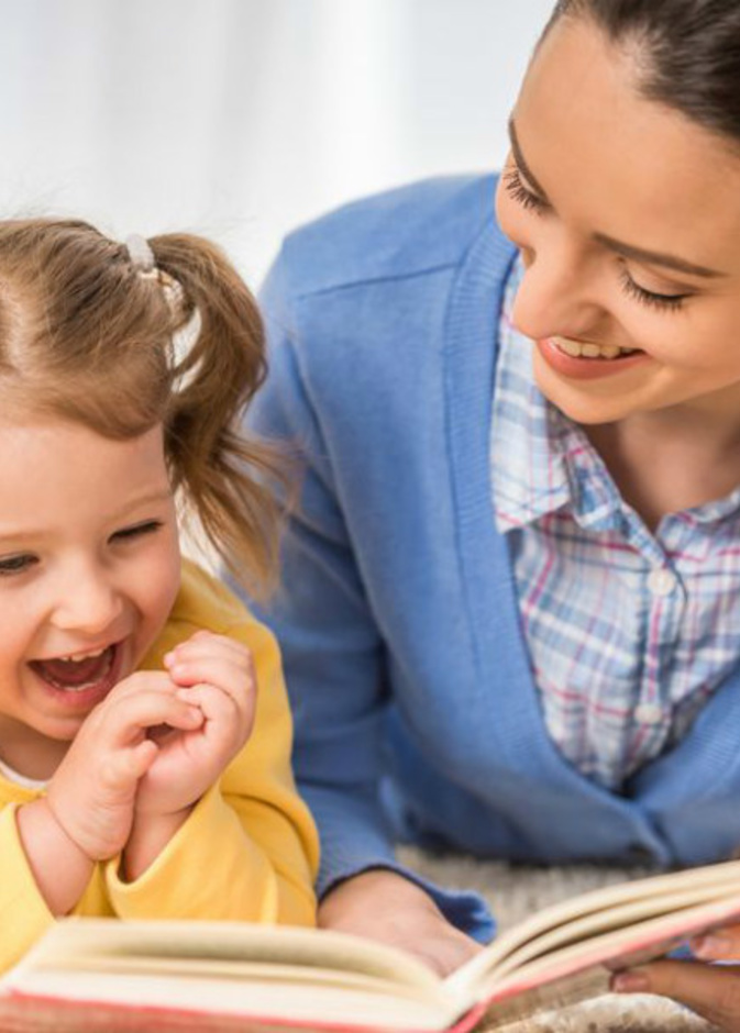 قصص الأطفال ضرورة هكذا تدخلينها إلى عالم طفلك