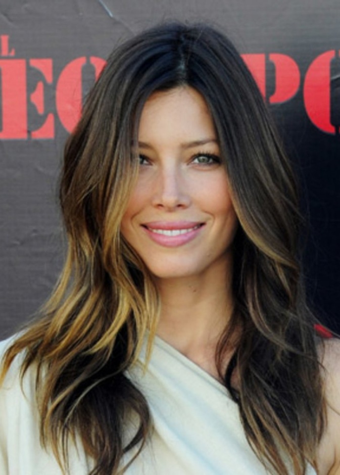 الممثلة الأمريكية جيسيكا بيل تحتفل بعيدها في 3 مارس