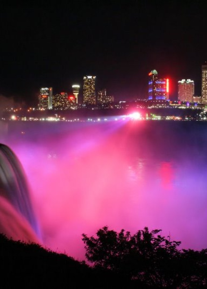 القسم الامريكي من شلالات نياغارا ليلا