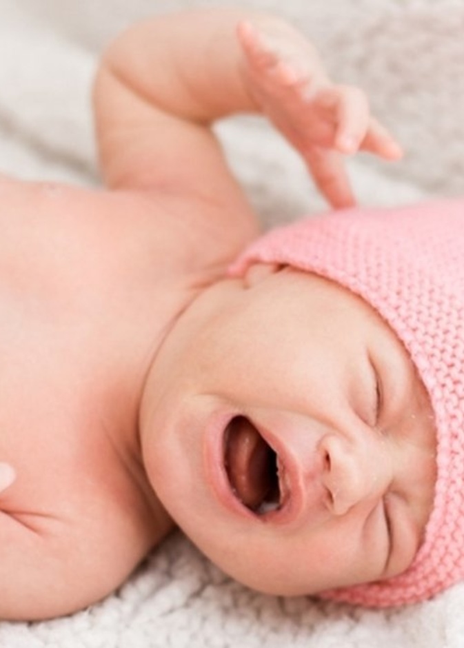 مارسي الرياضة بمشاركة طفلك الرضيع لزيادة حركته لعلاج الامساك