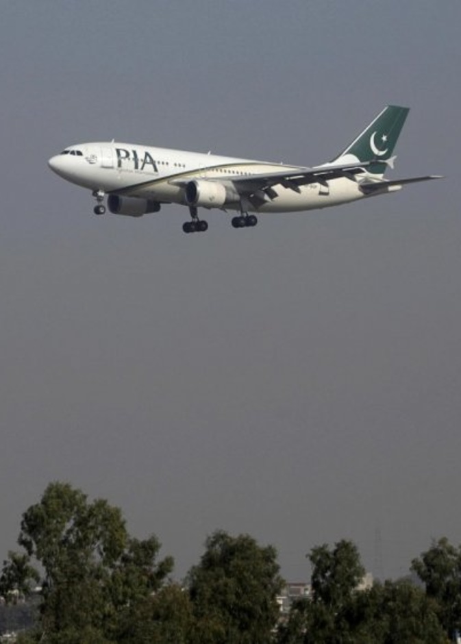 روميو الباكستاني ادعى وفاة زوجته ليهبط بالطائرة