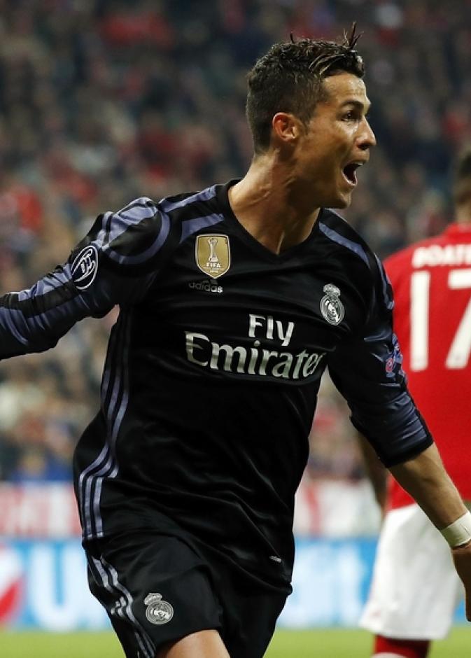 اللاعب البرتغالي كريستيانو رونالدو نجم ريال مدريد الاسباني كسر الأرقام القياسية