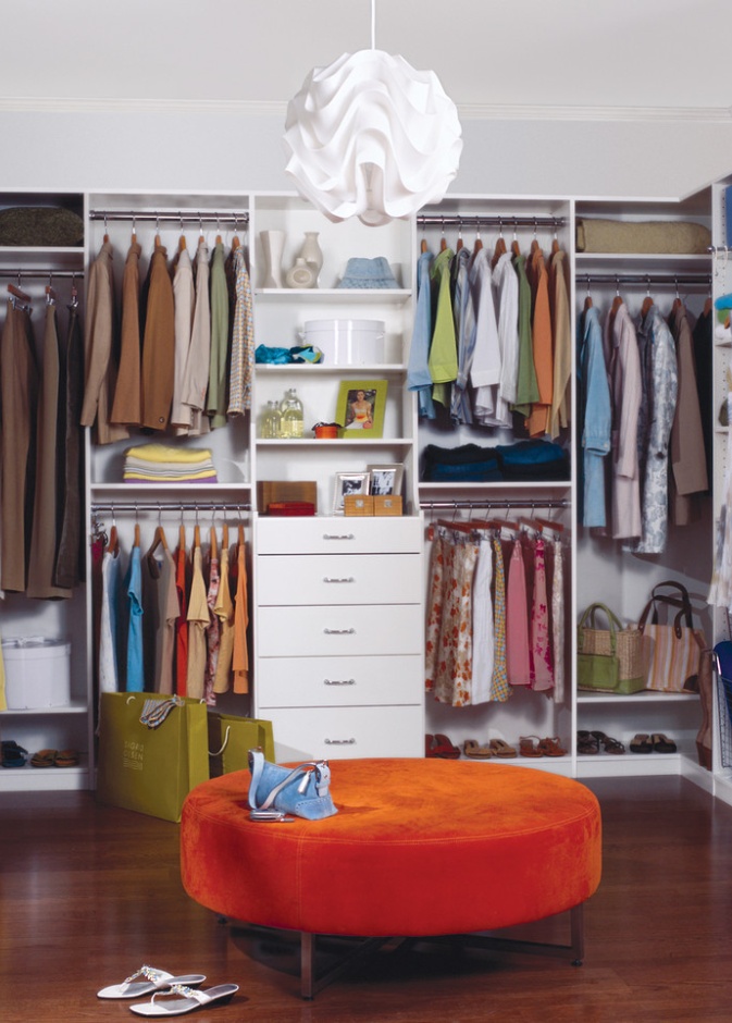 ديكورات غرفة الملابس الخشبية لمختلف الاكسسوارات