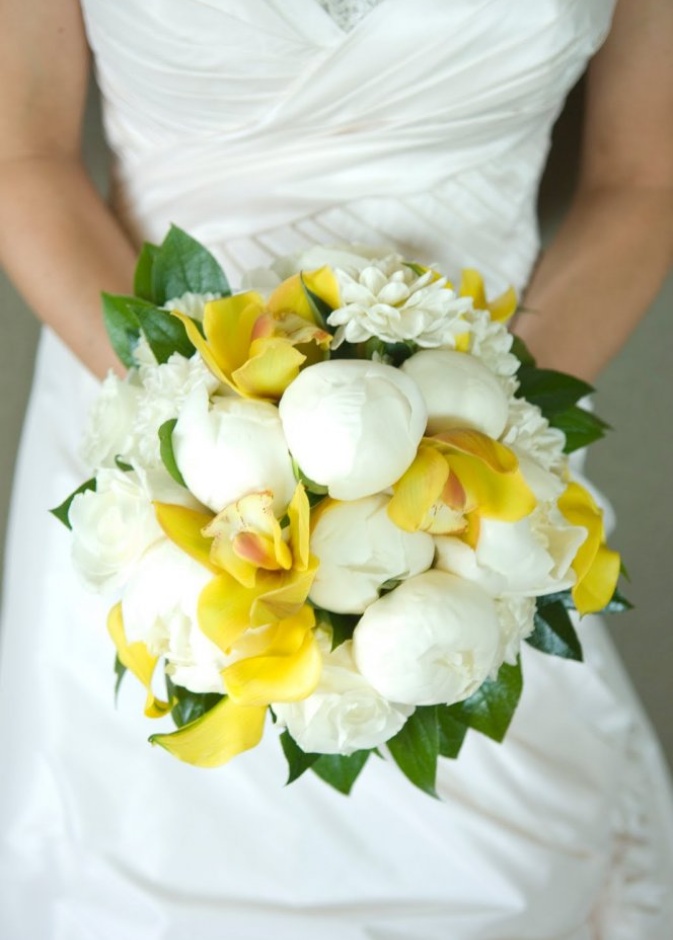 اللون الاصفر يناسب الاعراس الصيفية