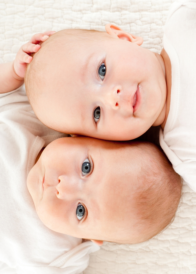 الاخطاء التي تواجه الاهل في تربية التوأم وكيفية تجنبها