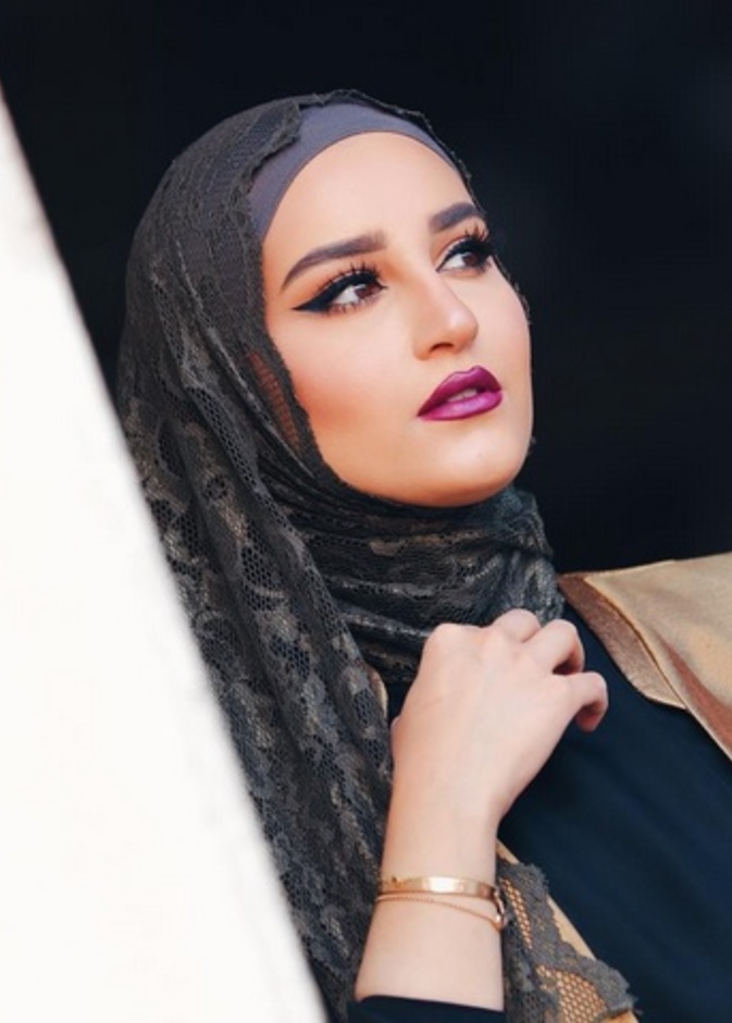 الطرحة الدانتيل المنسدلة على الجوانب احدث صيحات موضة الحجاب
