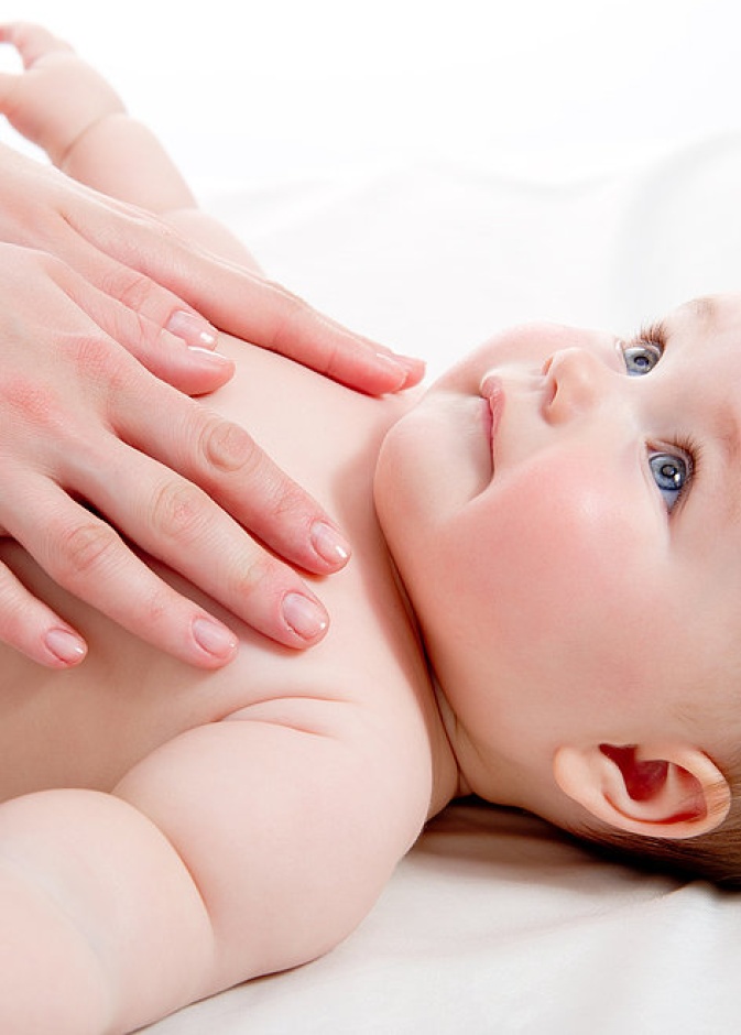 اسباب انتفاخ الثدي عند الاطفال الرضع و طرق علاجه