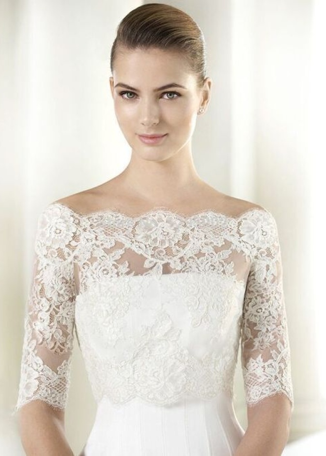 بوليرو من الدانتيل مكشوفة الاكتاف للعروس