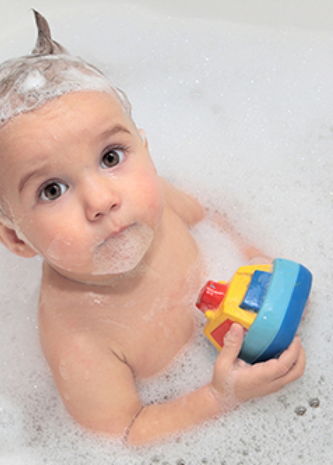 يجب فك التشابك قبل غسل الشعر