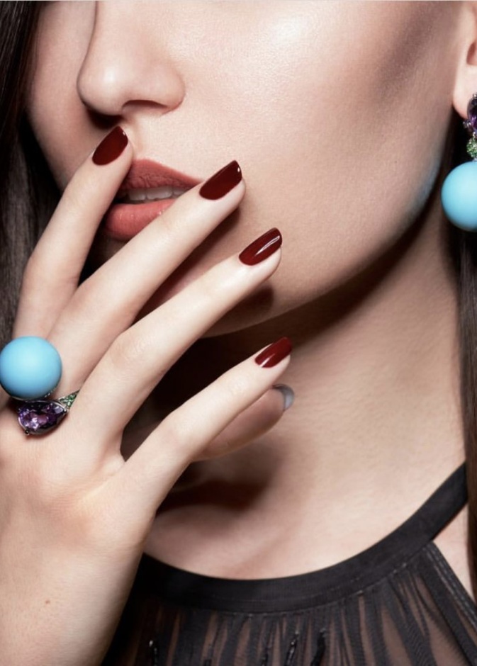 أقراط من حجر الفيروز من دي غريسوغونو