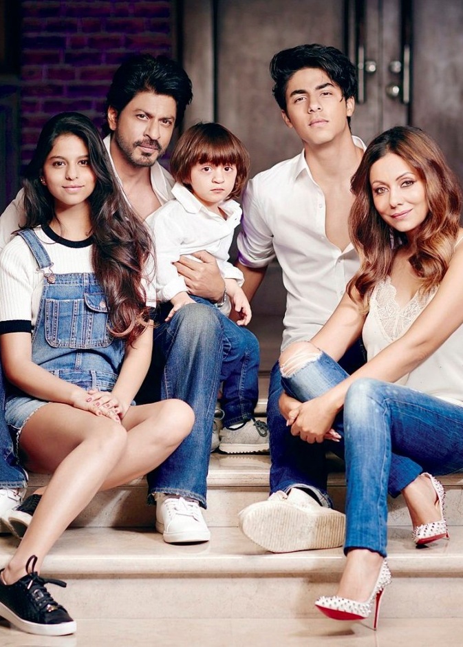 استعان الزوجان شاروخان وجوري خان بالتقليح المختبري