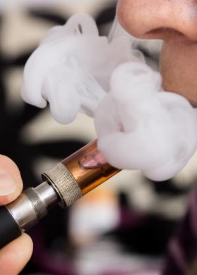 السجائر الإليكترونية في خطورة التدخين وتزيد من خطر الإصابة بأزمة قلبية