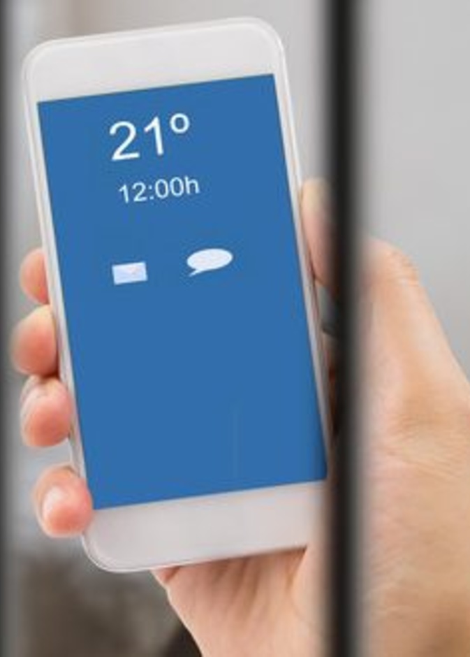 اللص السجين حظي بهاتف مجاني مفتوح طوال اليوم