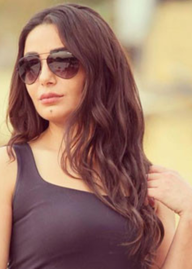 الممثلة السورية ديمة الجندي مولودة في 8مارس