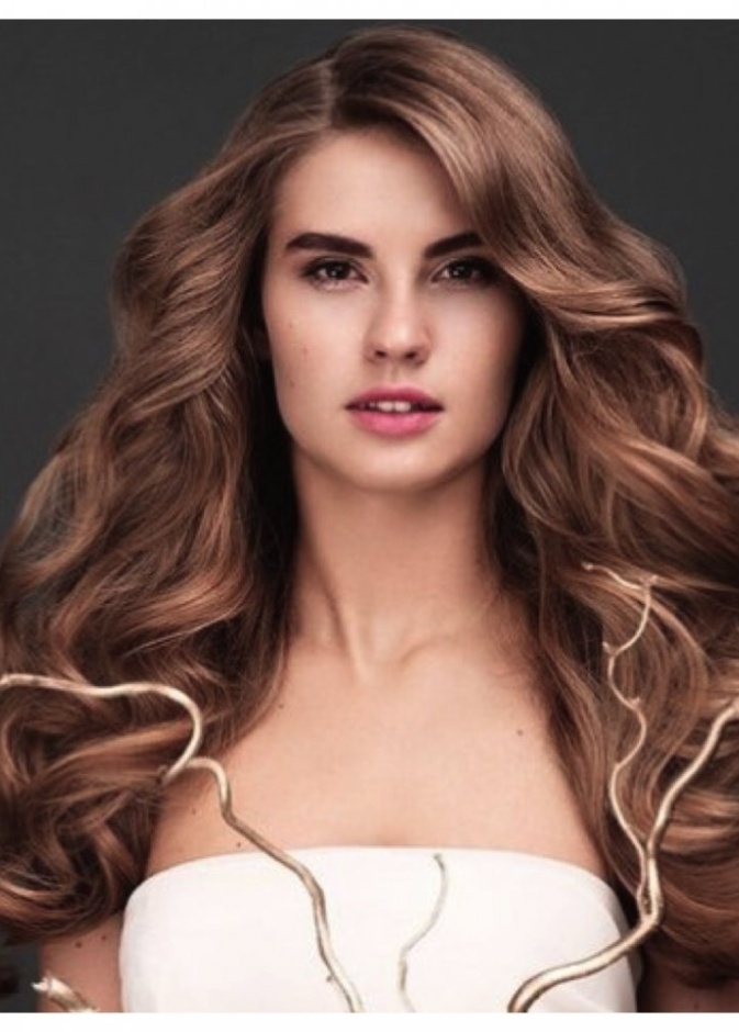 صبغة الشعر الاشقر المائل الى البرتقالي من الخيارات المثالية لصاحبات البشرة البيضاء