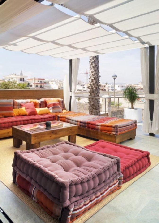 الوان الصيف ستمنح جلساتك الخارجية الأناقة والجمال