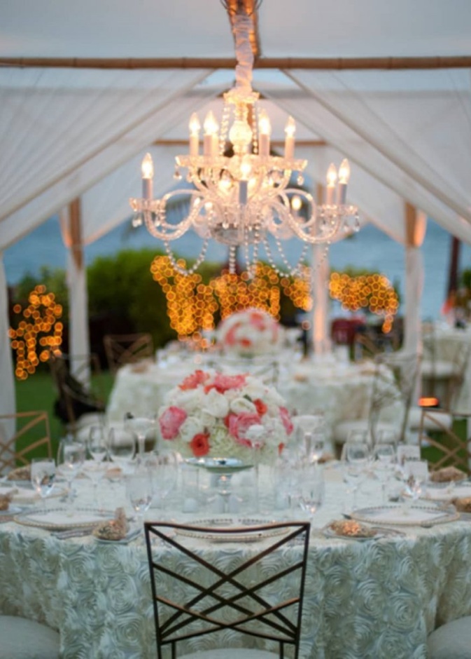 الثريات الضخمة لاناقة ديكور حفل الزفاف