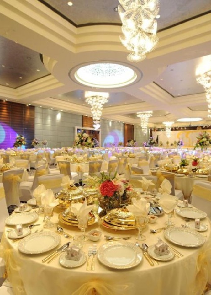 مكان الزفة يجب ان يكون واسعا.