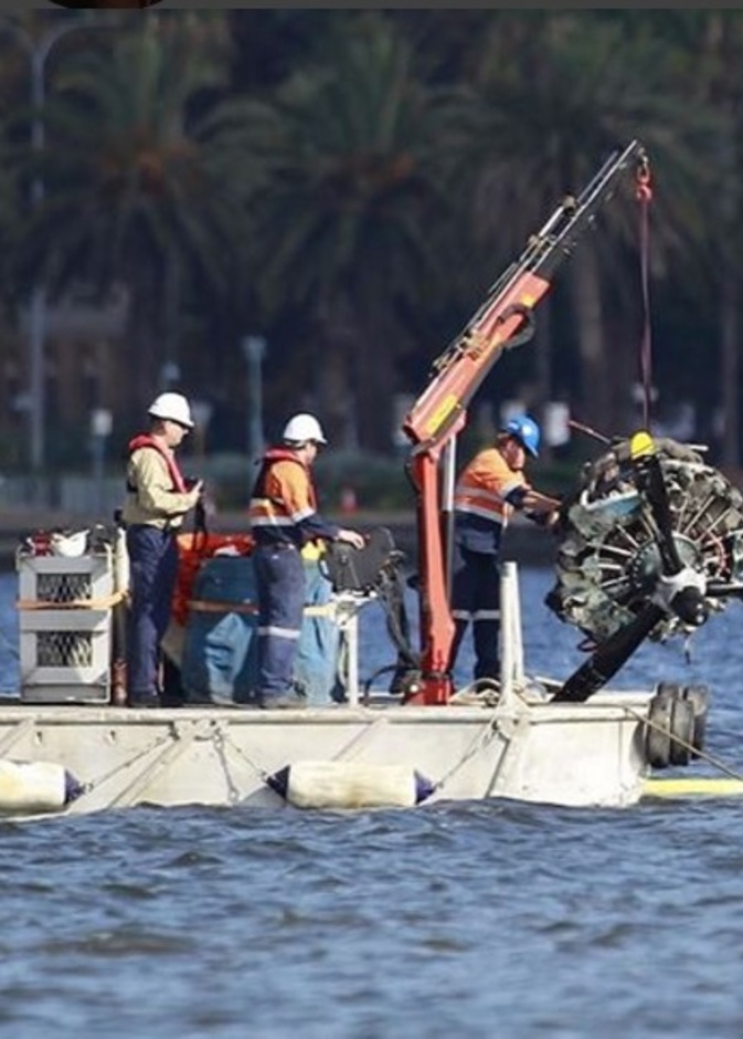 الطائرة بعد سقوطها