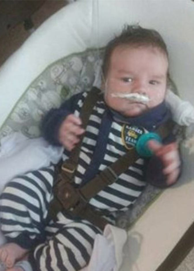 أمريكية تنجب طفلا عملاقا